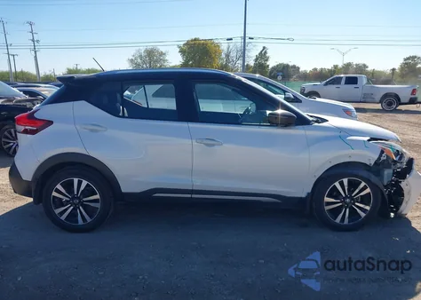 2018 Nissan Kicks Sr из США, поврежденный, VIN 3N1CP5CU7JL544328